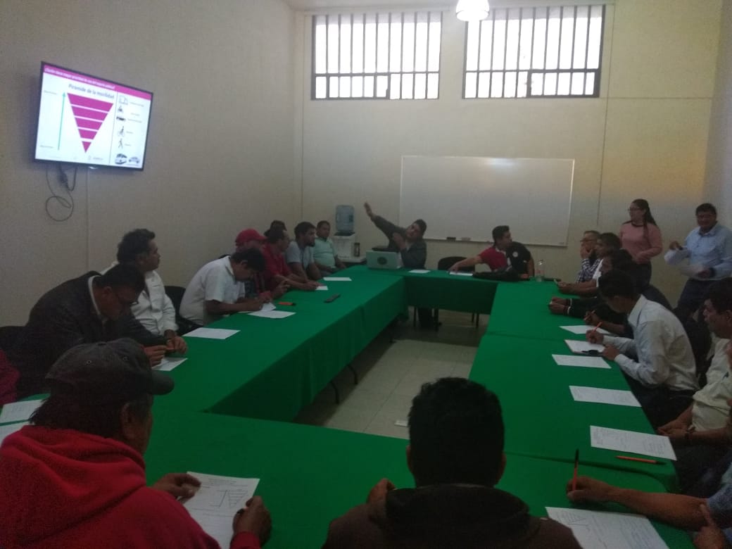 Capacita DIF Morelia a transportistas