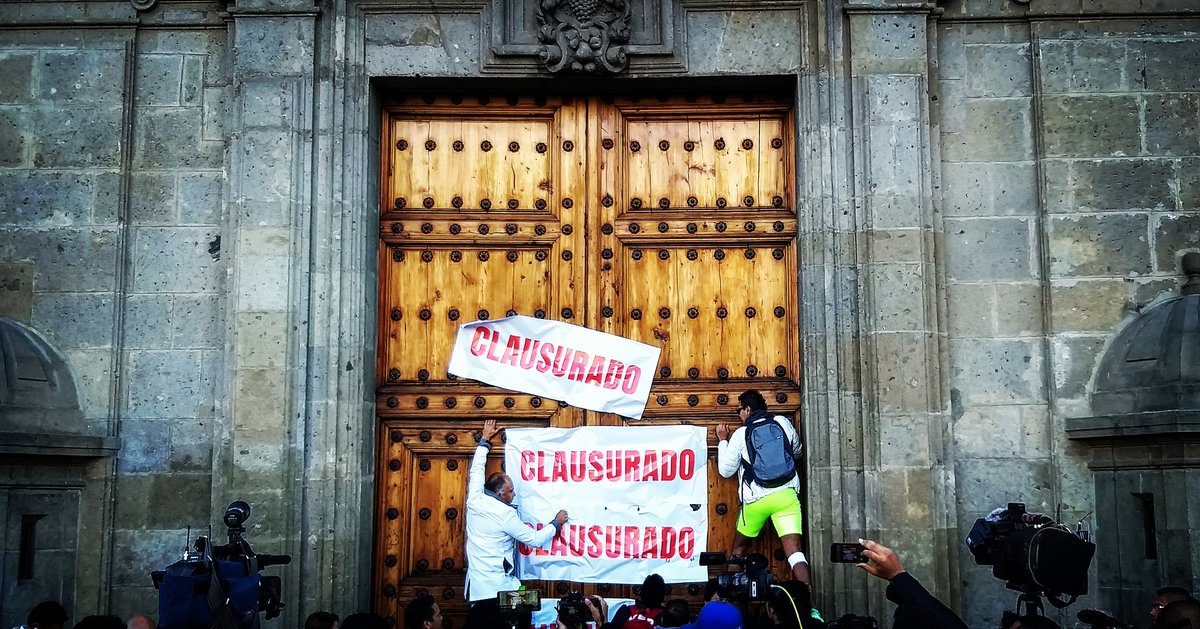 "Clausuran" Palacio Nacional por falta de medicamentos