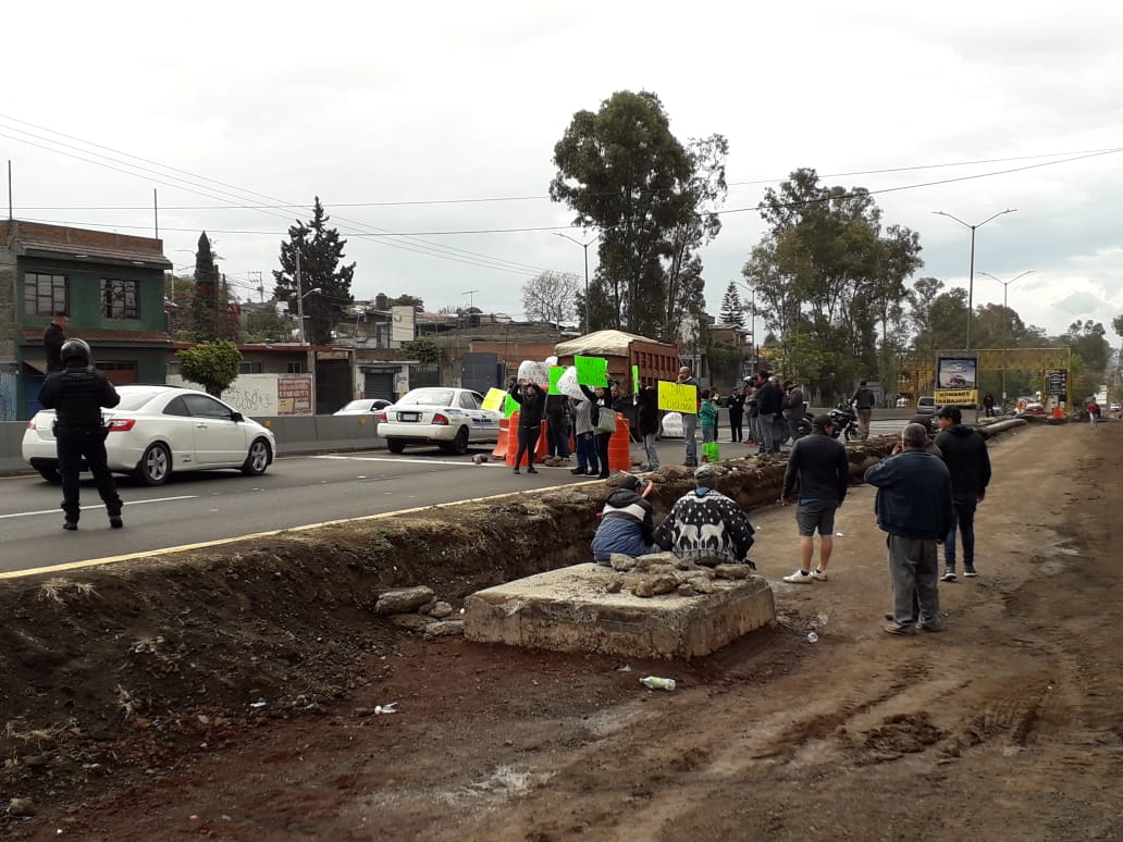 Ayuntamiento sostiene diálogo con vecinos y locatarios aledaños a la obra de laterales en Av. Madero