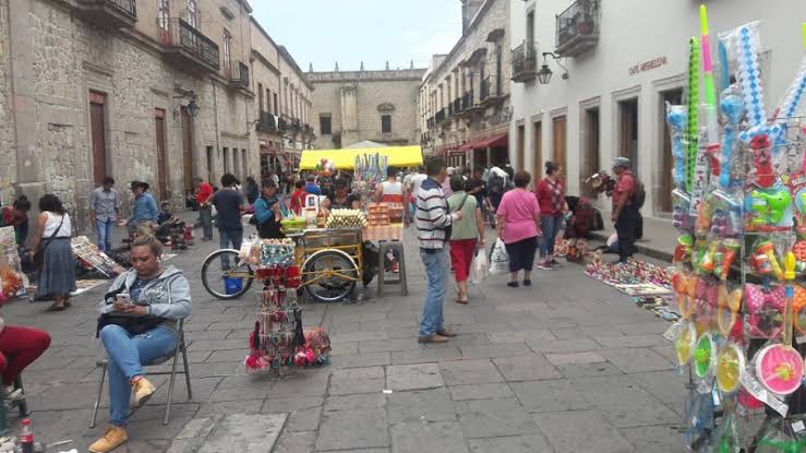 Alrededor de 35 ambulantes, los que persisten en el centro histórico