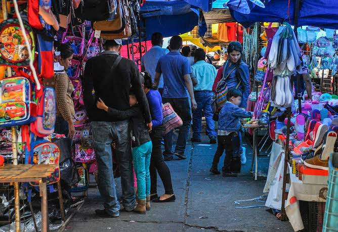 Pedirán mantener distancia en comercios para evitar contagios de COVID-19