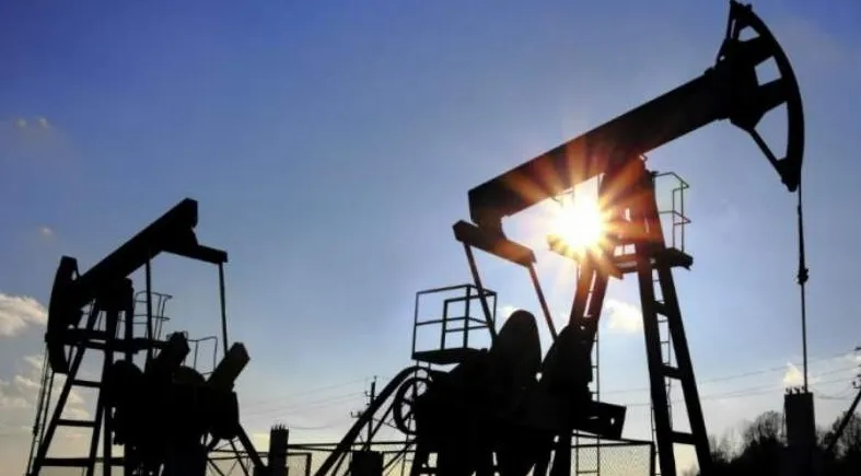 Acuerda OPEP recortar producción mundial de petróleo