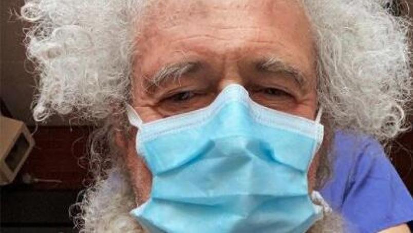 Exguitarrista de Queen ingresa a hospital