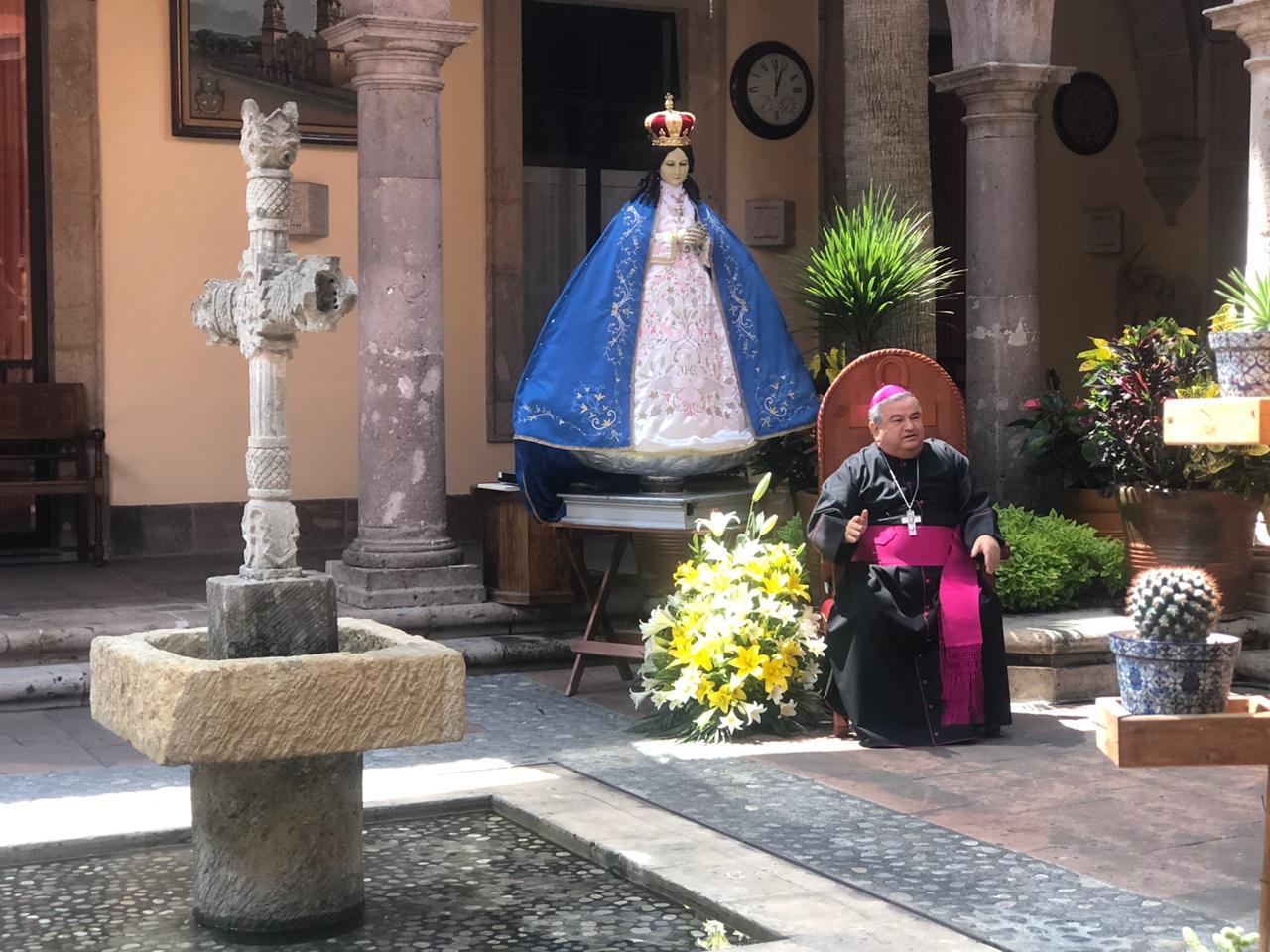 Celebrar a las mamás a la distancia, fundamental para su salud