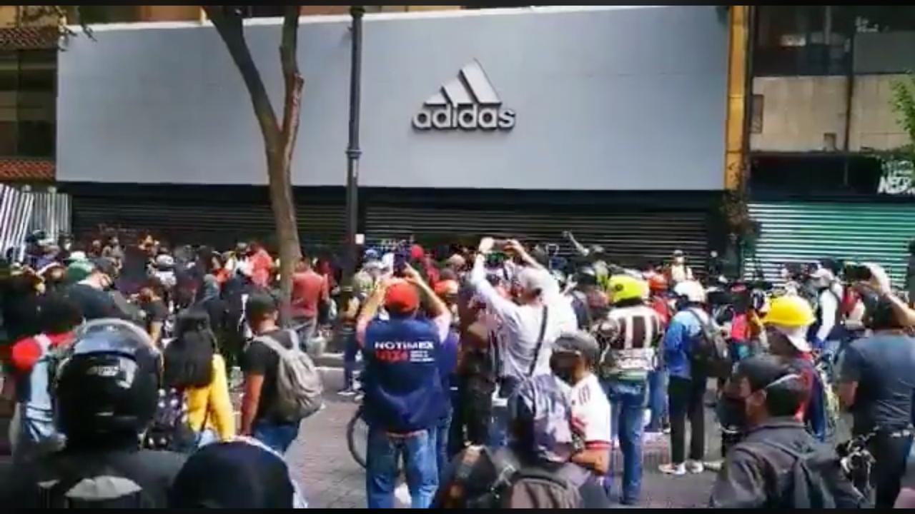 Marcha contra abuso policial se convierte en saqueo en CDMX