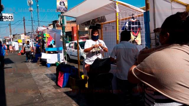 Seguridad pública y dirección de Mercados, resguardan la avenida Lázaro Cárdenas