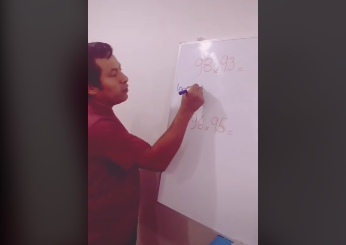 Profesor se vuelve viral con truco para resolver multiplicaciones