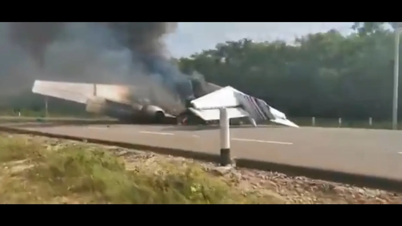 Investigan autoridades federales aeronave incendiada en Quintana Roo