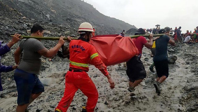 Deslave en mina deja más de 100 muertos