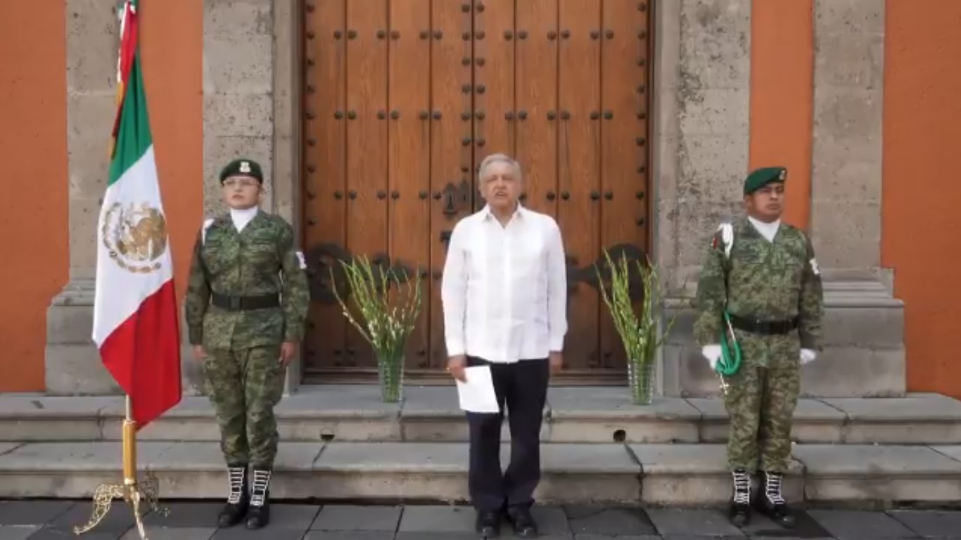 Promete AMLO a familiares de víctimas del Covid-19 cumplir 10 compromisos