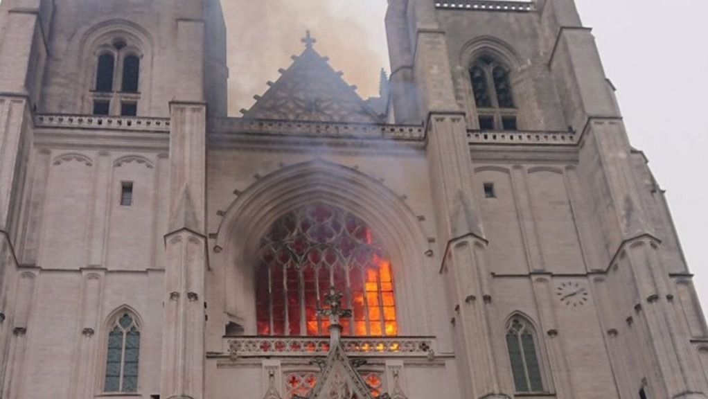 Aparece autor del incendio de la catedral de Nantes