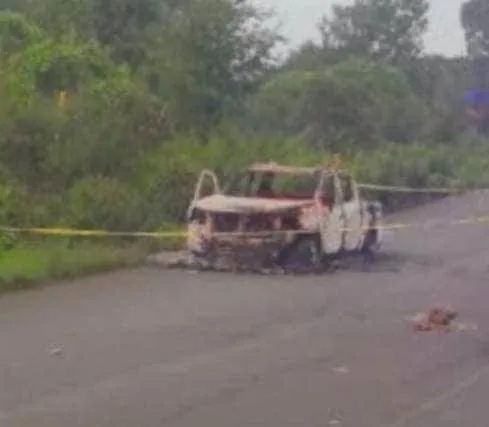 Localizan 2 ejecutados y camioneta incinerada en Tangamandapio