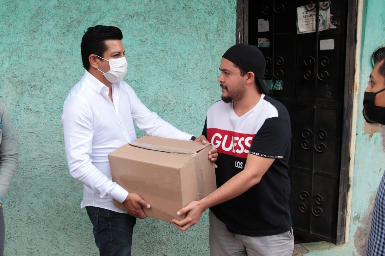 Entrega Escobar Ledesma apoyos alimentarios en Tacámbaro