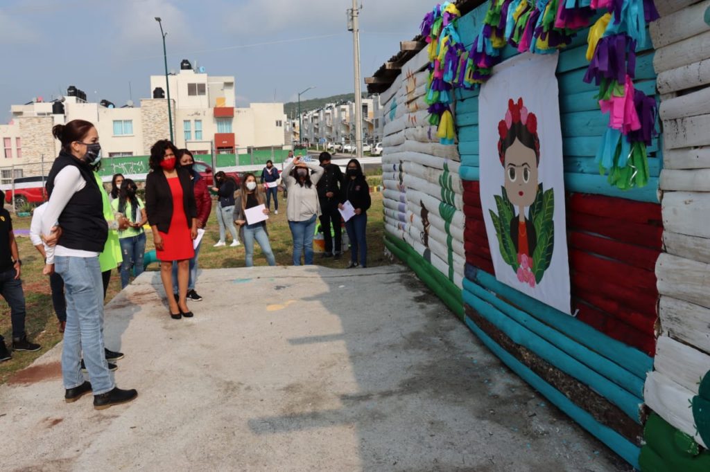 Servicio social de verano UNLA entrega apoyos a comunidad educativa