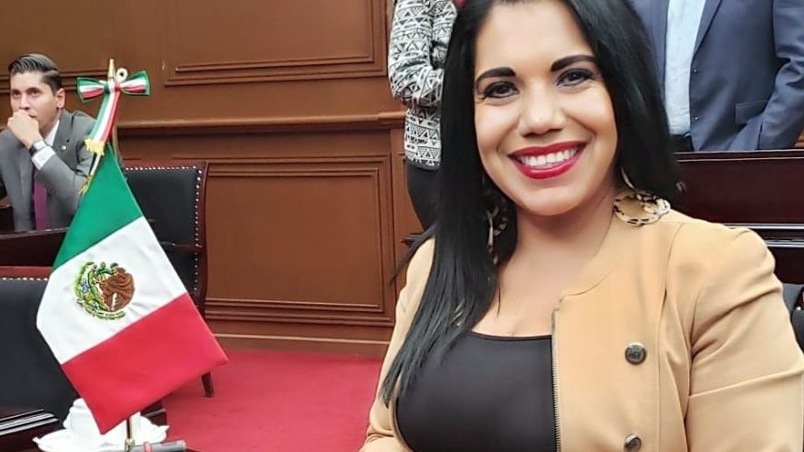 la Diputada Local Wilma Zavala Ramírez, presentó una iniciativa a fin de que exista paridad de género en la designación de las notarías de Michoacán.