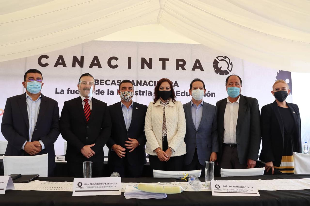 UNLA se suma a la iniciativa de Becas CANACINTRA