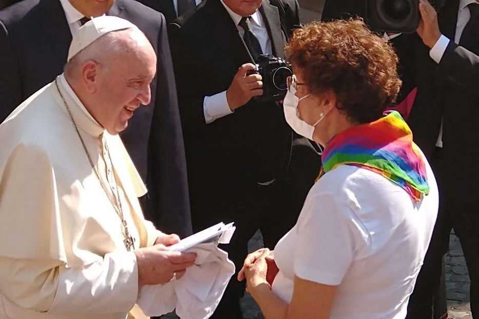 Emite el papa Francisco mensaje a padres de hijos LGBT