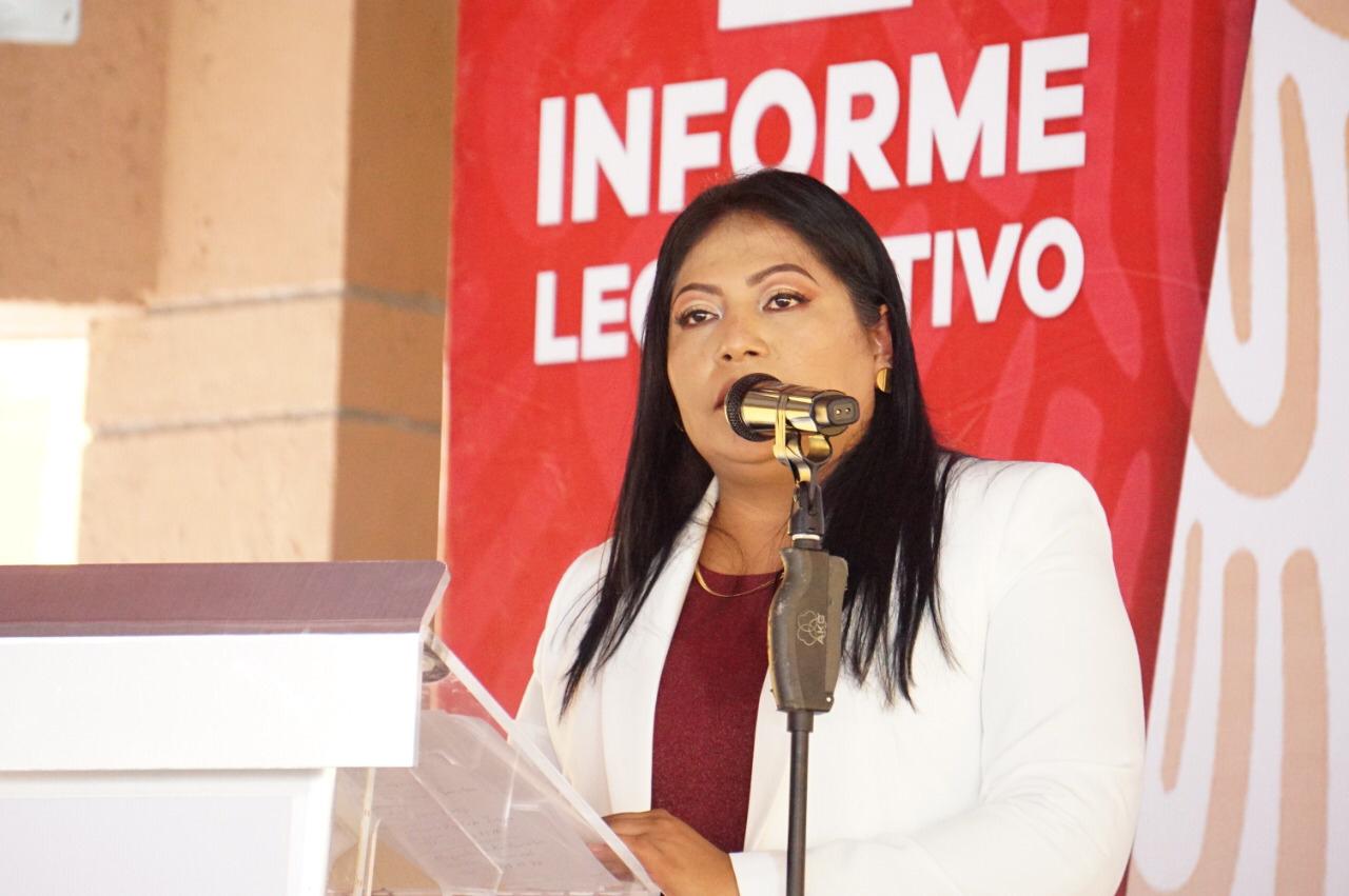 Zenaida Salvador realiza segundo informe legislativo