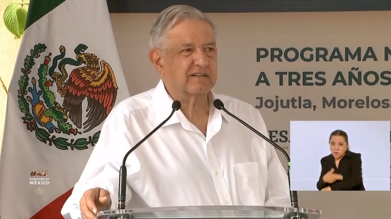 Manifestantes de FRENAAA puden mantener su plantón: AMLO