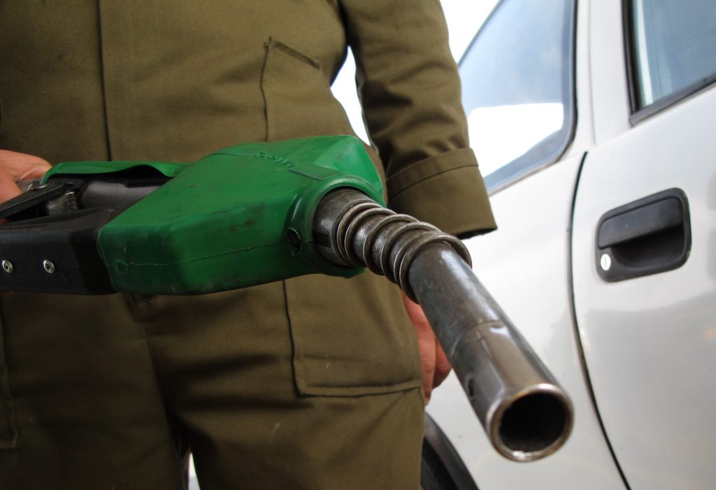 SHCP cobraría cuota especial en gasolinas