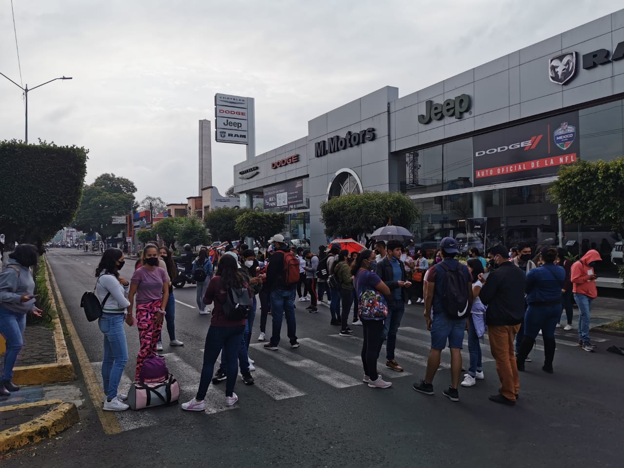 Policía detiene a 10 normalistas