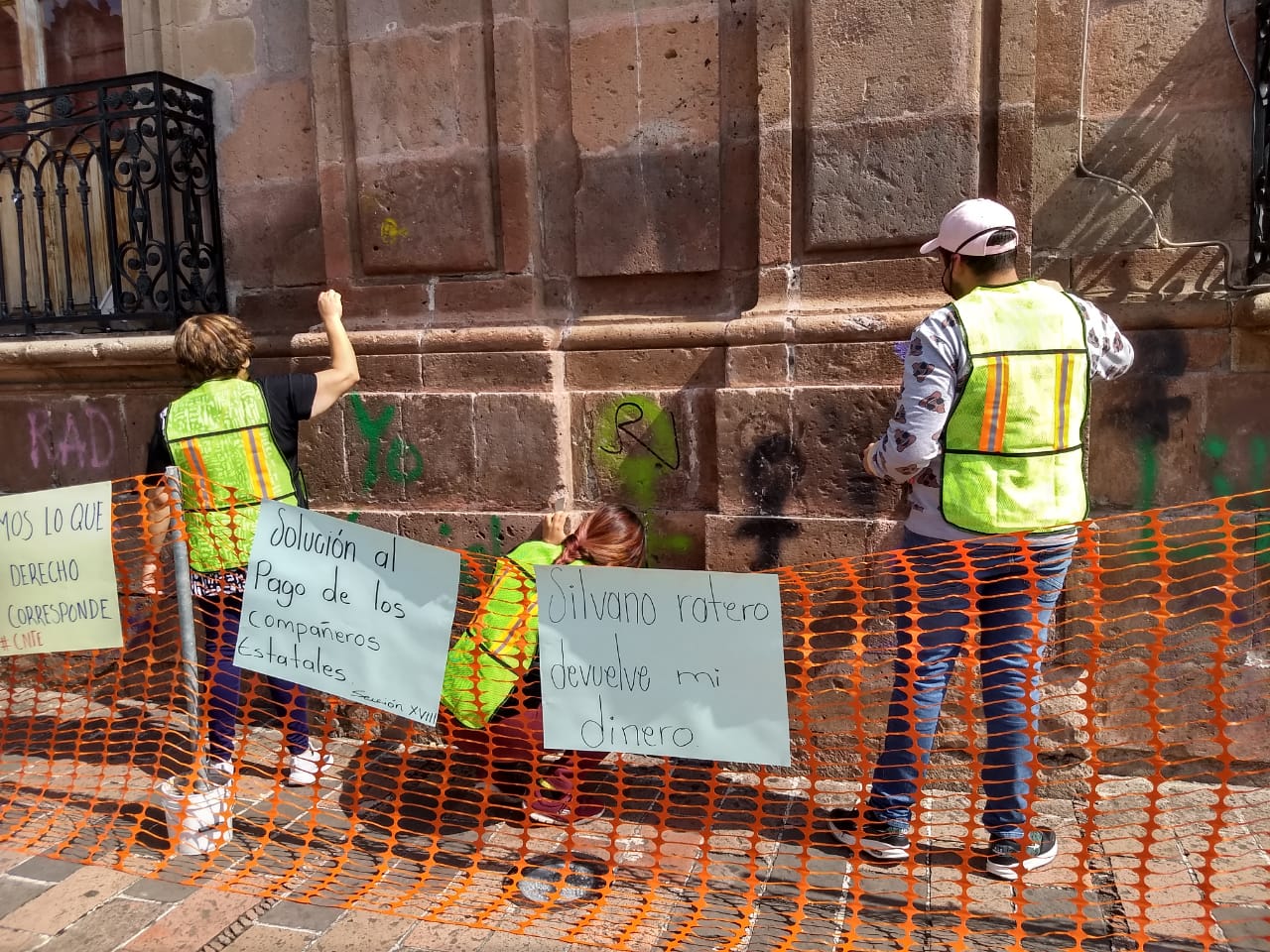 Después de 6 meses, inicia retiro de pintas en Palacio de Gobierno