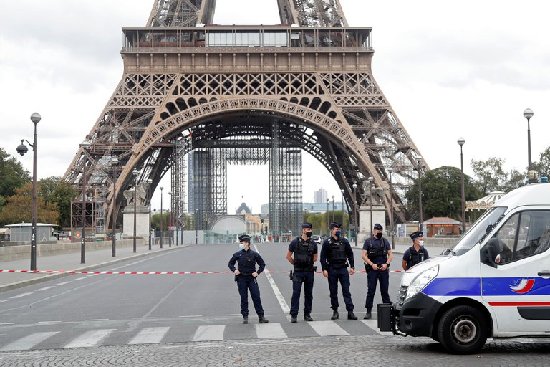 Torre Eiffel es evacuada por amenaza de bomba