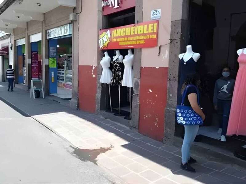 La Noche de Muertos peligra para comercios en el centro Histórico de Morelia, quienes podrían registrar hasta 50% menos ventas debido al cierre parcial y presencia de tianguis y ambulantes