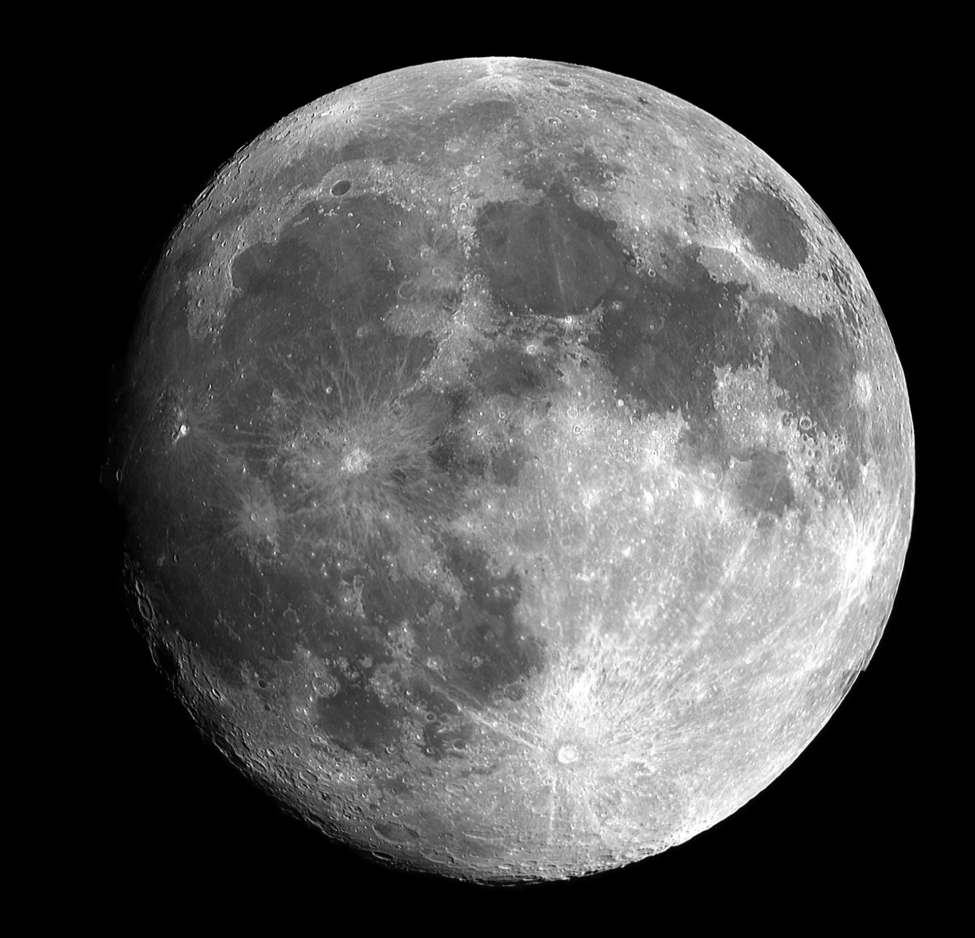 Confirman existencia de agua en la Luna