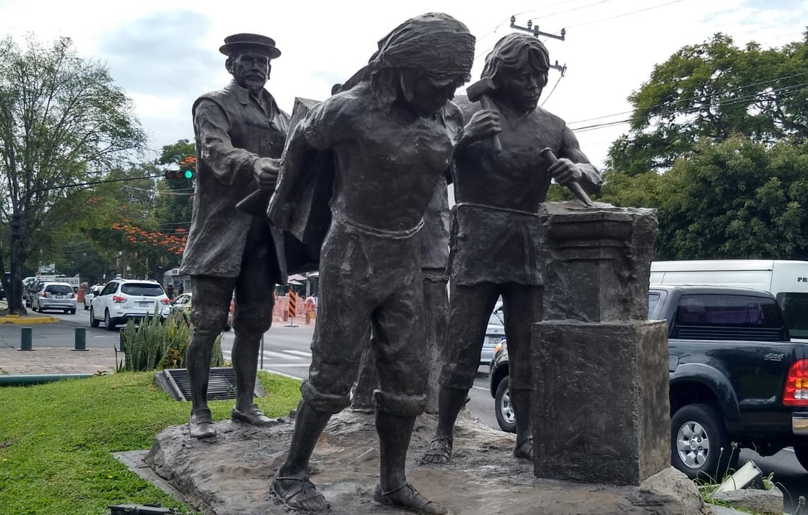 Monumento Los Constructores podría retirarse