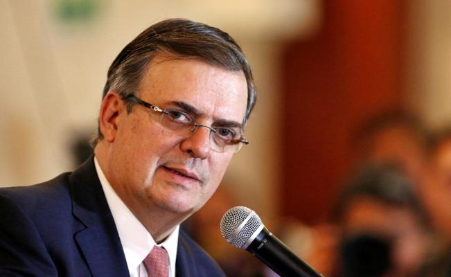 Por protestas, suspenden comparecencia de Ebrard en el Senado