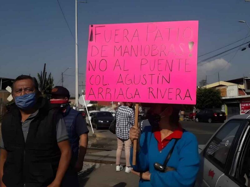 Comerciantes y vecinos de Siervo de la Nación en Morelia protesta y reclaman afectaciones económicas por la construcción el puente vehicular de Siervo de la Nación