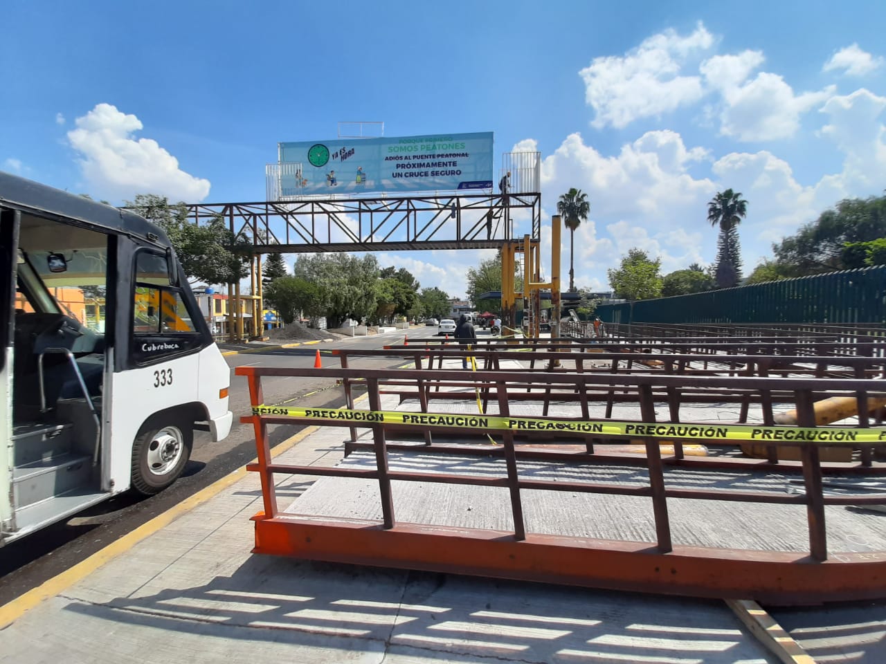 Retiran puente peatonal de CU