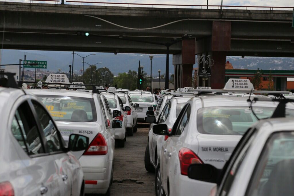 Taxistas bloquearán en Centro Histórico de Morelia; exigen salida de Uber