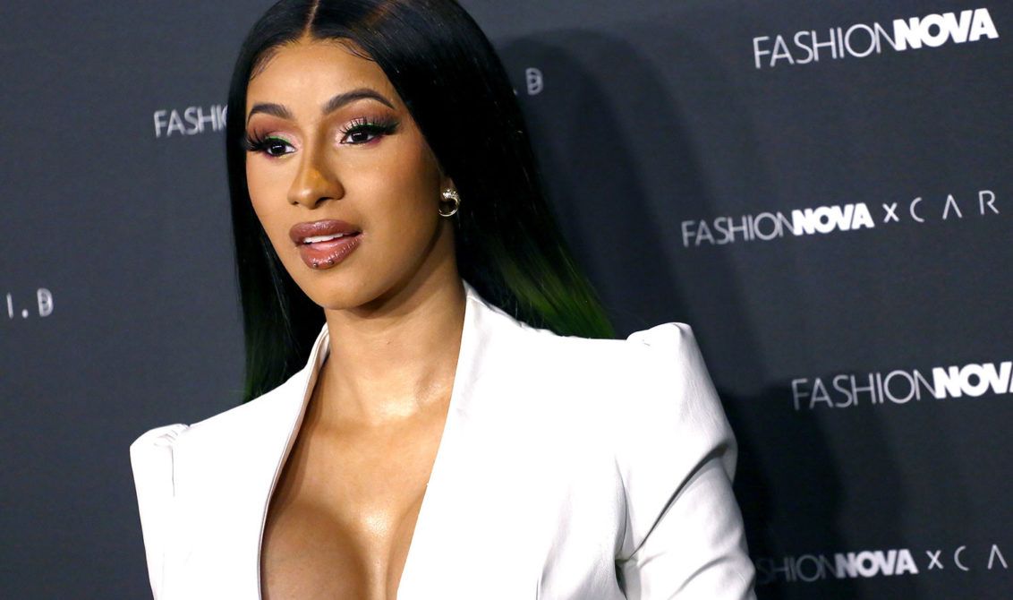 Cardi b sube foto en topless