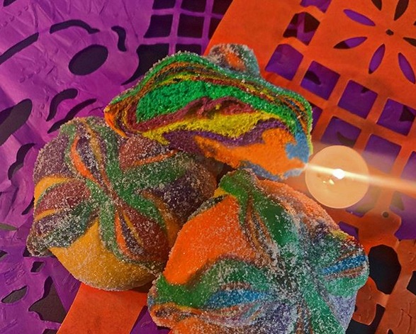 Lanzan el pan de muerto LGBT