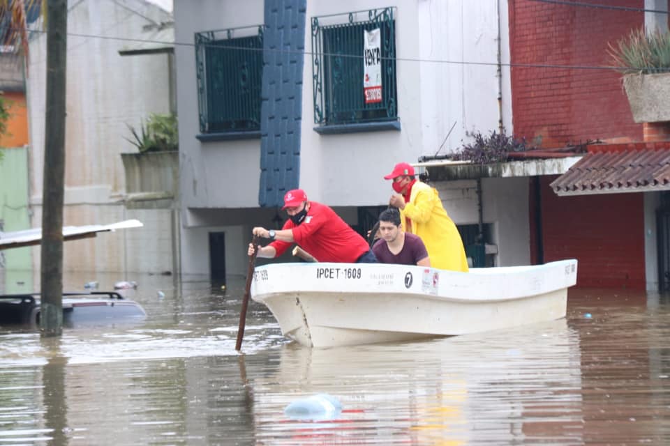 Tabasco sigue bajo el agua; hay 5 muertos