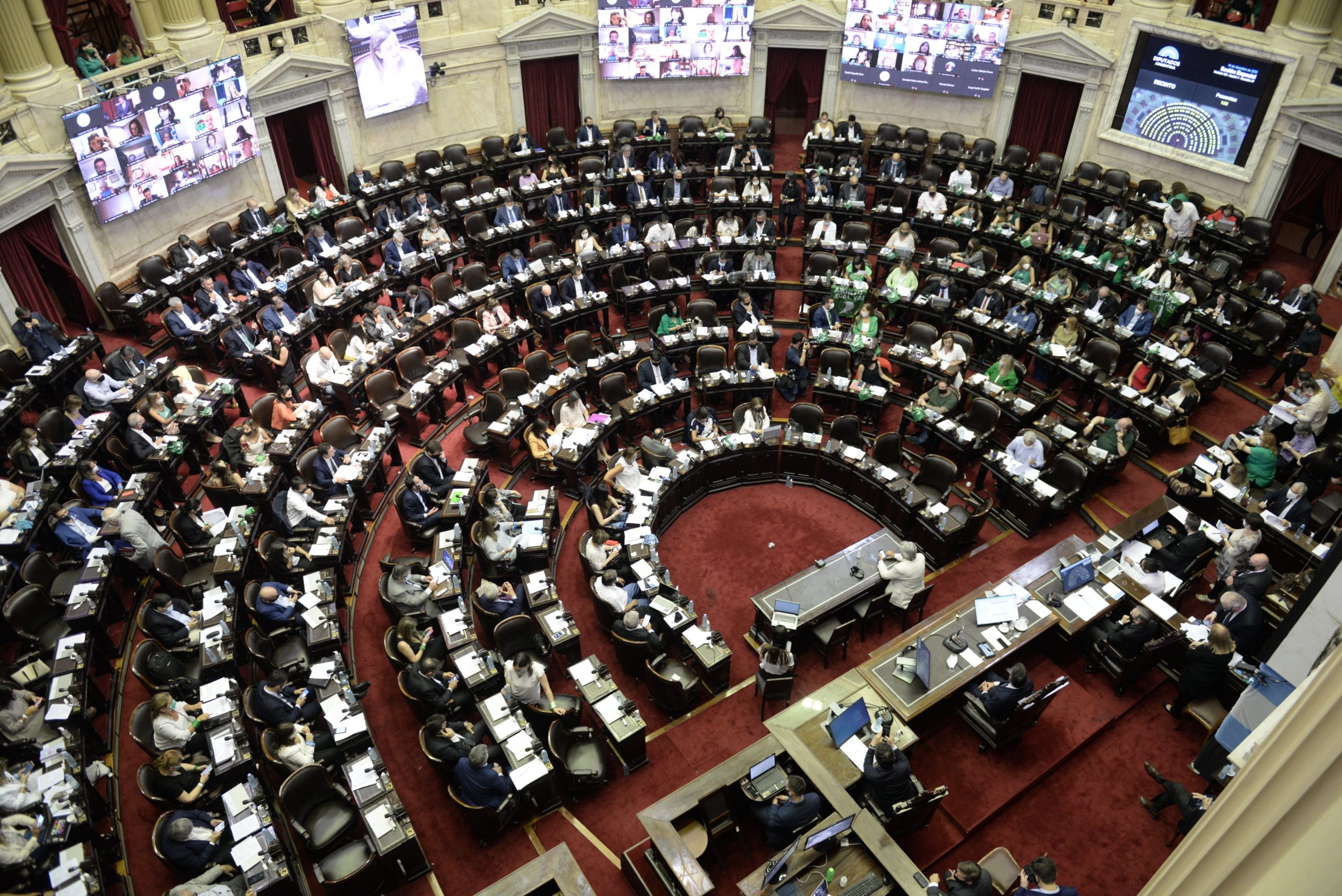 Diputados aprueban acceso al aborto