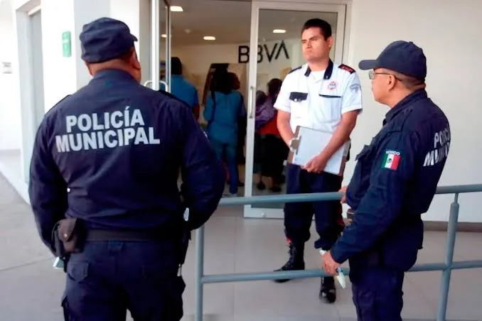 Policía Municipal resguarda a cuentahabientes,