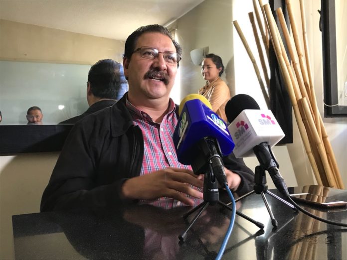 Recula Reginaldo Sandoval; iría con Cristóbal Arias