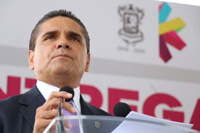 Silvano asegura no meterse en elecciones; acusa a AMLO de hacerlo