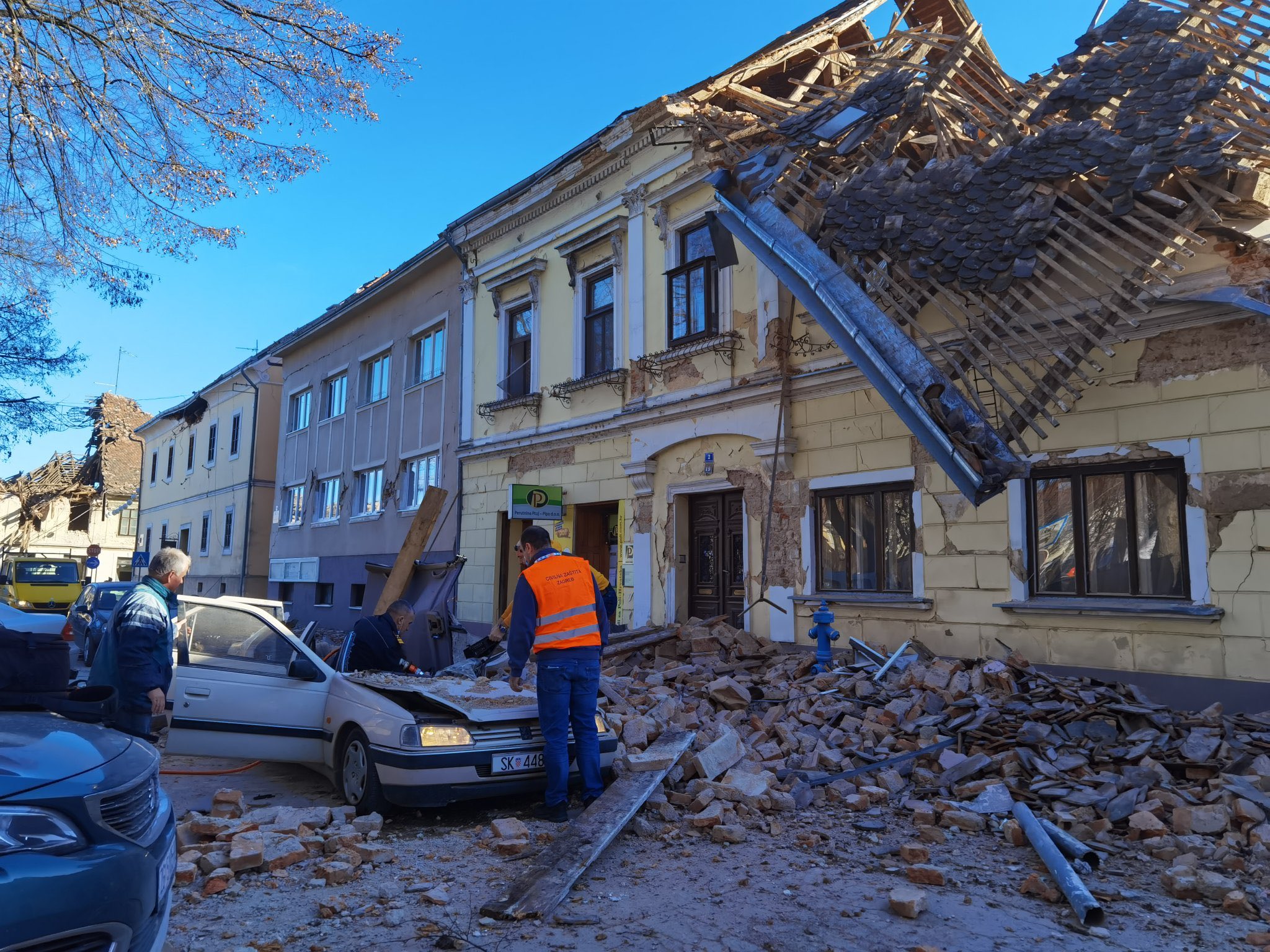 Sismo de 6.2 grados deja varios muertos