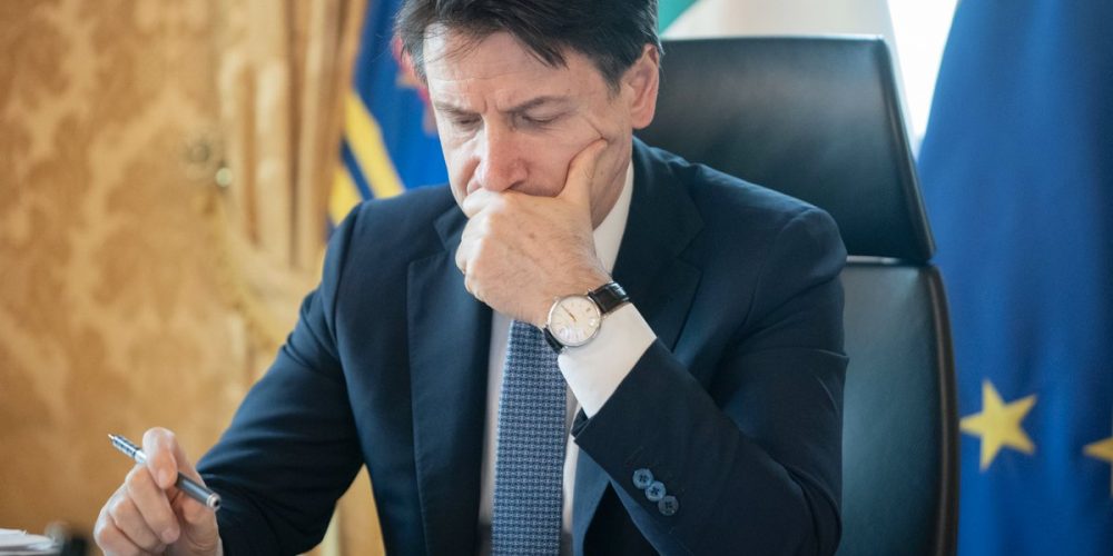 Presenta renuncia primer ministro de Italia
