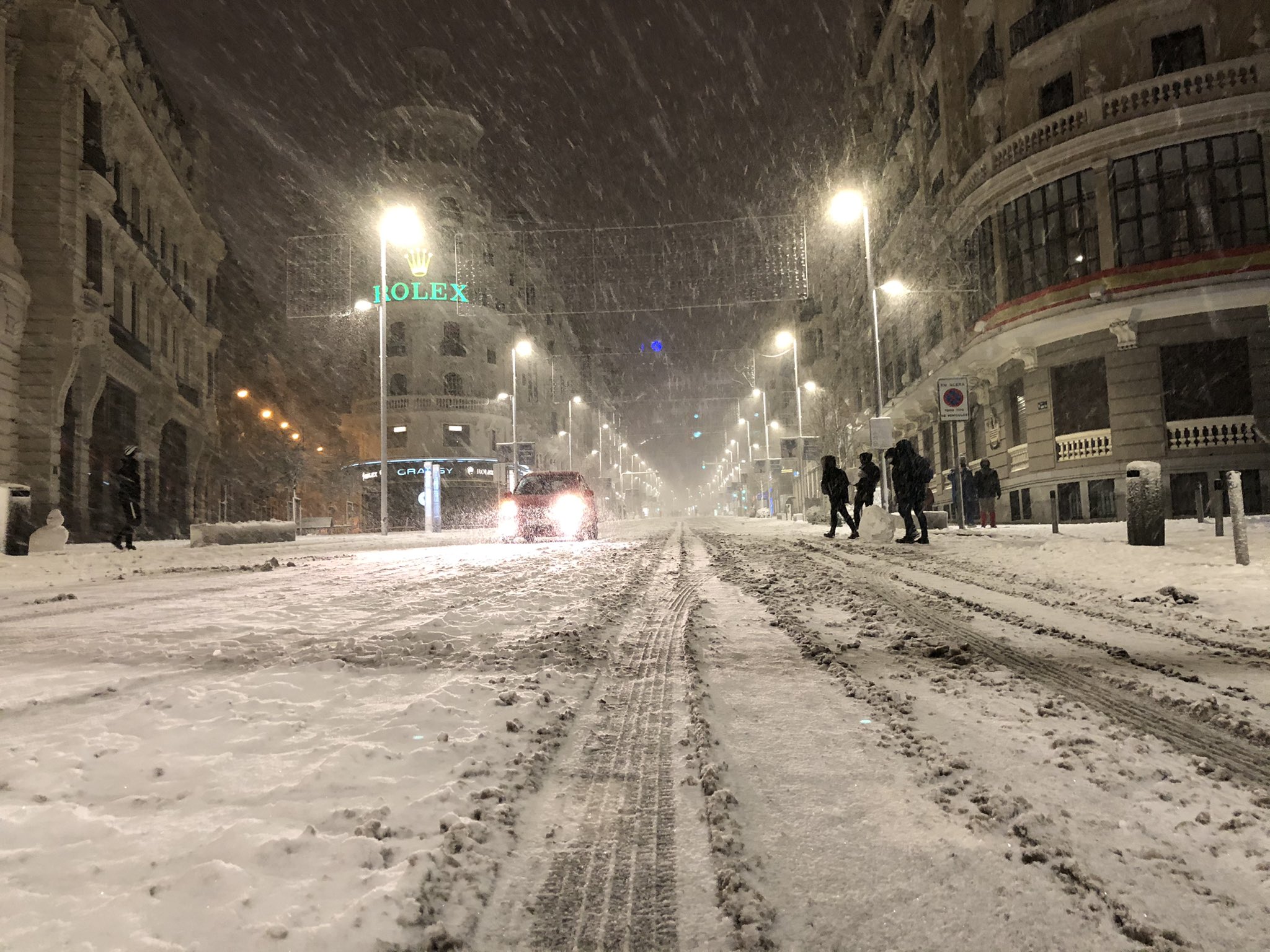 Tormenta de nieve deja al menos tres muertos