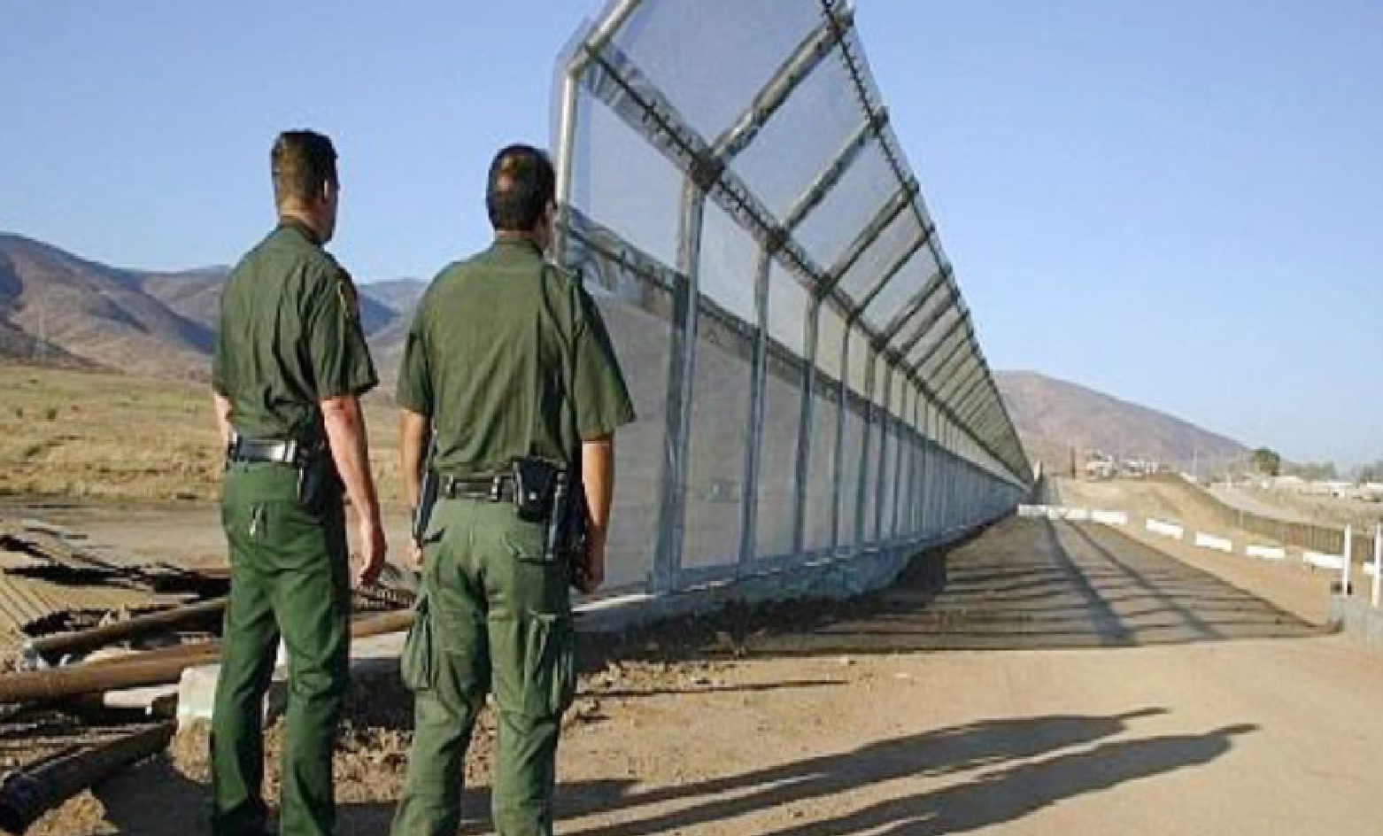 Celebra AMLO decisión de Biden por muro fronterizo