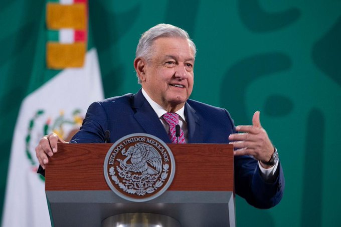 Celebra AMLO rectificación de la ASF por NAICM