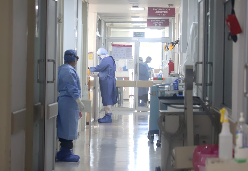 Descenso de ocupación hospitalaria, solamente refleja incremento de casos COVID-19