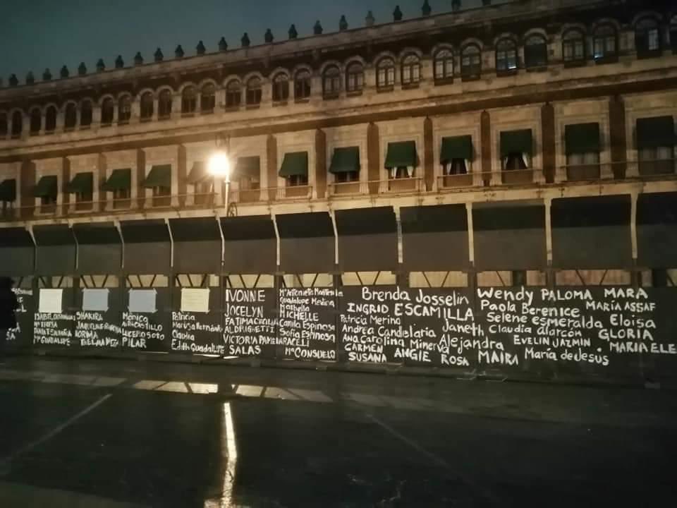 Justifica AMLO vallas frente a Palacio Nacional