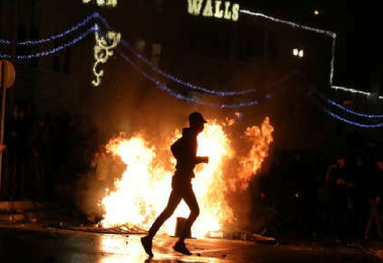 Disturbios en Jerusalén dejan más de 100 heridos