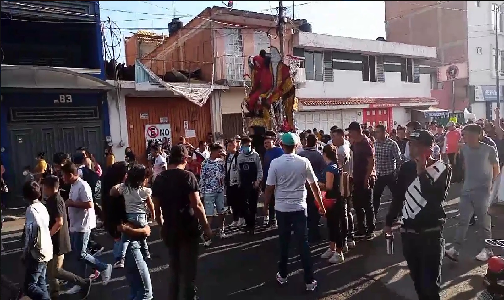 Pese a Covid torito de petate baila en Morelia